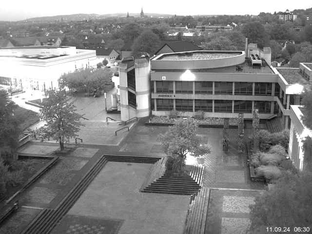 Foto der Webcam: Verwaltungsgebäude, Innenhof mit Audimax, Hörsaal-Gebäude 1