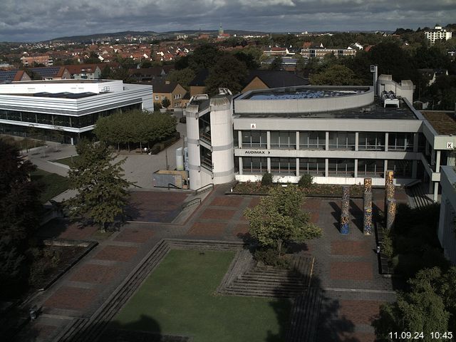 Foto der Webcam: Verwaltungsgebäude, Innenhof mit Audimax, Hörsaal-Gebäude 1