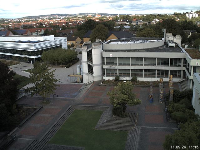 Foto der Webcam: Verwaltungsgebäude, Innenhof mit Audimax, Hörsaal-Gebäude 1