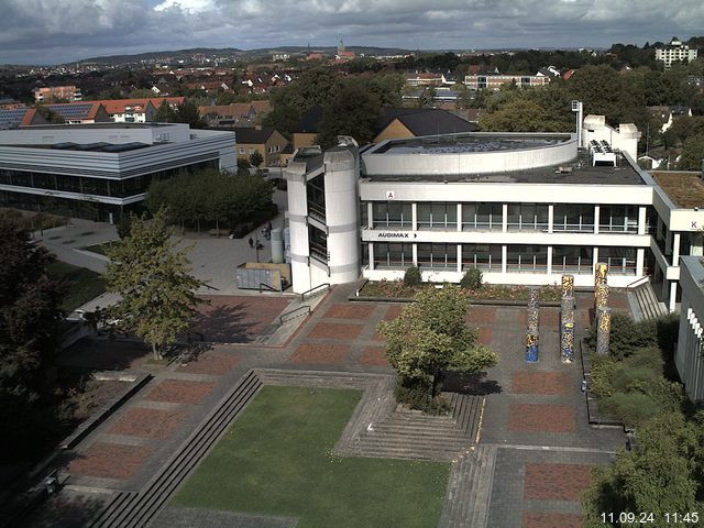 Foto der Webcam: Verwaltungsgebäude, Innenhof mit Audimax, Hörsaal-Gebäude 1