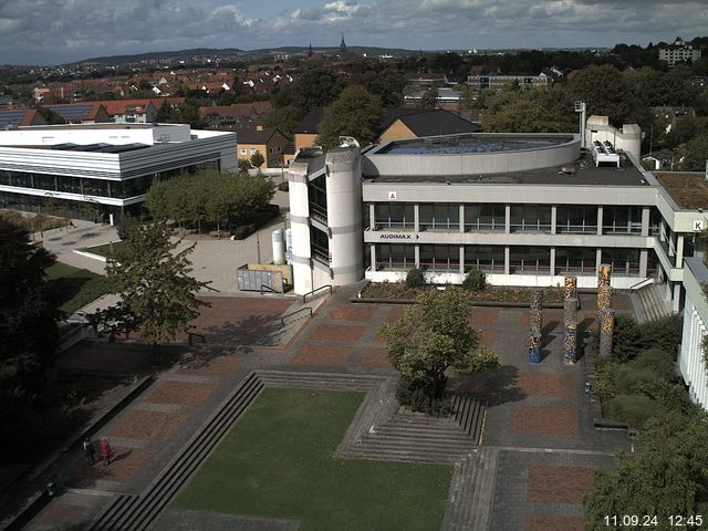 Foto der Webcam: Verwaltungsgebäude, Innenhof mit Audimax, Hörsaal-Gebäude 1