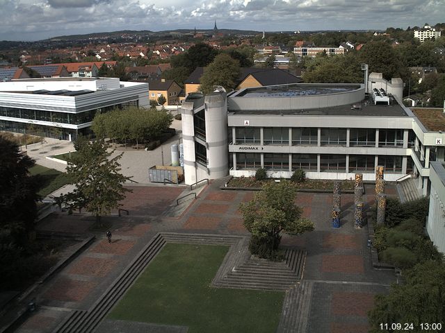 Foto der Webcam: Verwaltungsgebäude, Innenhof mit Audimax, Hörsaal-Gebäude 1