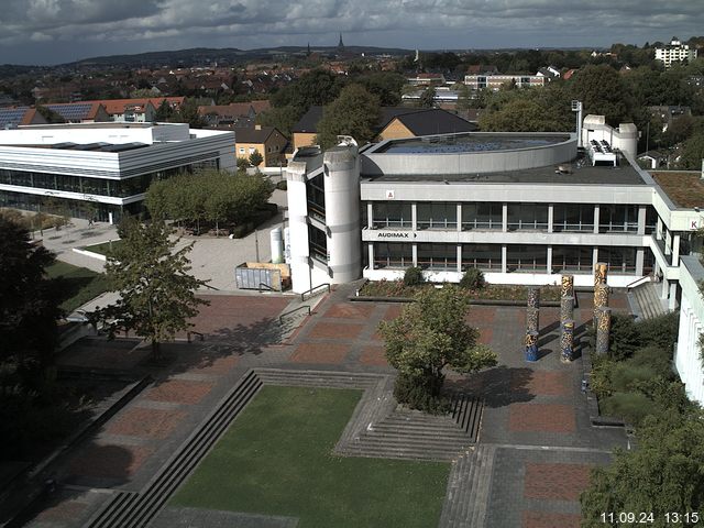 Foto der Webcam: Verwaltungsgebäude, Innenhof mit Audimax, Hörsaal-Gebäude 1