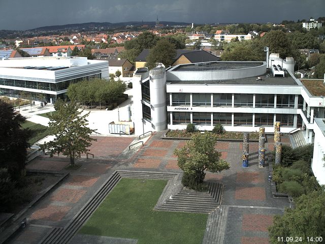 Foto der Webcam: Verwaltungsgebäude, Innenhof mit Audimax, Hörsaal-Gebäude 1