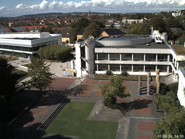 Foto der Webcam: Verwaltungsgebäude, Innenhof mit Audimax, Hörsaal-Gebäude 1