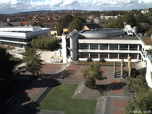 Foto der Webcam: Verwaltungsgebäude, Innenhof mit Audimax, Hörsaal-Gebäude 1