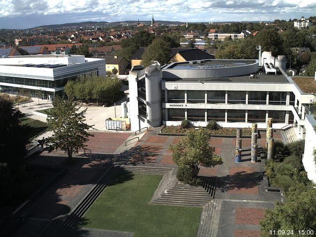 Foto der Webcam: Verwaltungsgebäude, Innenhof mit Audimax, Hörsaal-Gebäude 1