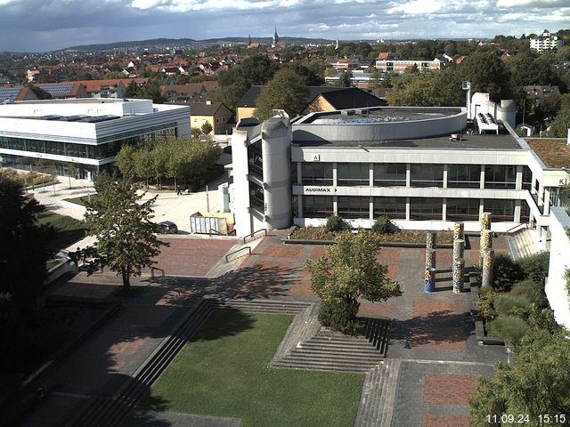 Foto der Webcam: Verwaltungsgebäude, Innenhof mit Audimax, Hörsaal-Gebäude 1