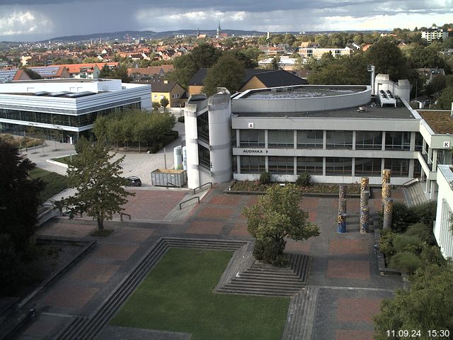 Foto der Webcam: Verwaltungsgebäude, Innenhof mit Audimax, Hörsaal-Gebäude 1