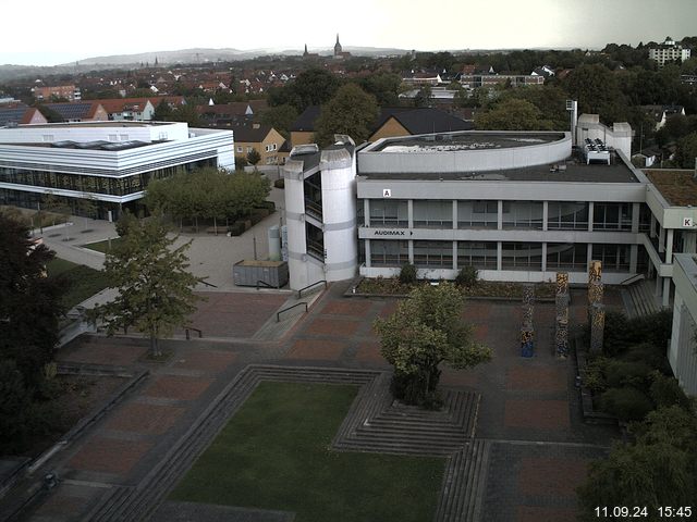 Foto der Webcam: Verwaltungsgebäude, Innenhof mit Audimax, Hörsaal-Gebäude 1