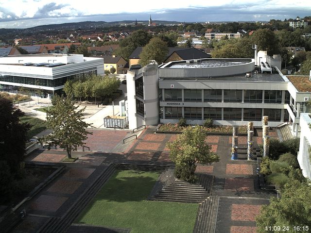 Foto der Webcam: Verwaltungsgebäude, Innenhof mit Audimax, Hörsaal-Gebäude 1