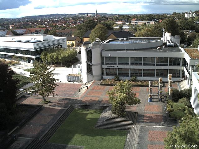 Foto der Webcam: Verwaltungsgebäude, Innenhof mit Audimax, Hörsaal-Gebäude 1