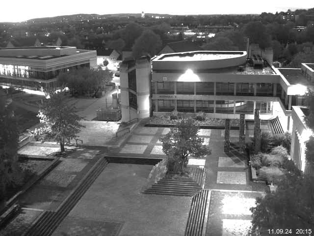 Foto der Webcam: Verwaltungsgebäude, Innenhof mit Audimax, Hörsaal-Gebäude 1