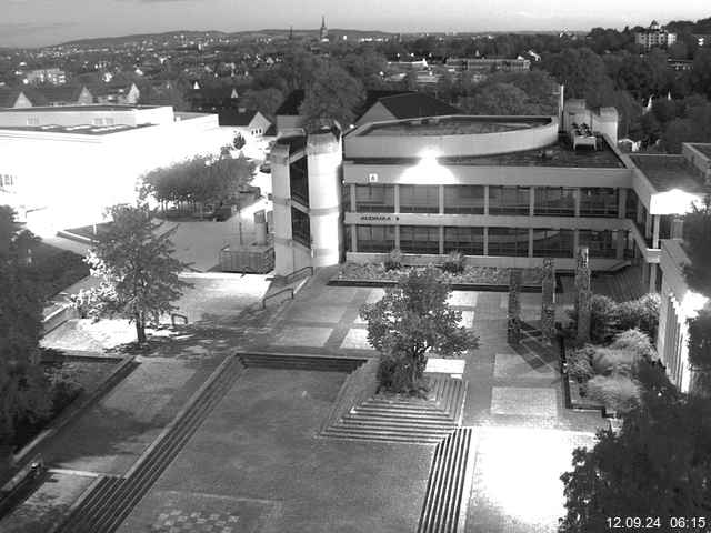 Foto der Webcam: Verwaltungsgebäude, Innenhof mit Audimax, Hörsaal-Gebäude 1