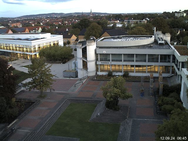 Foto der Webcam: Verwaltungsgebäude, Innenhof mit Audimax, Hörsaal-Gebäude 1