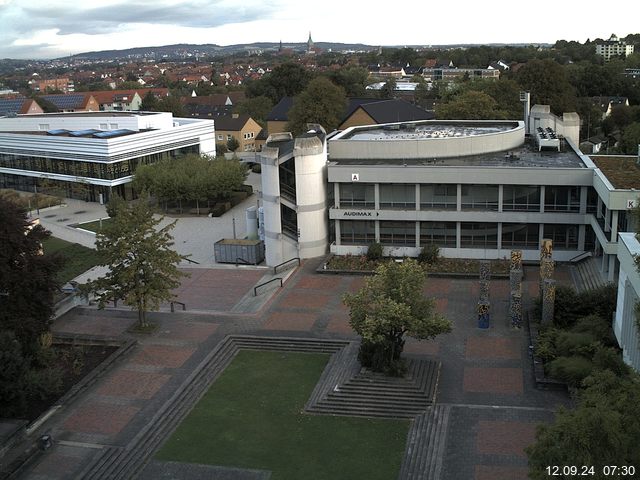 Foto der Webcam: Verwaltungsgebäude, Innenhof mit Audimax, Hörsaal-Gebäude 1