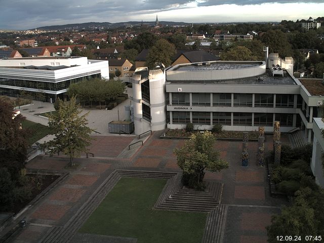 Foto der Webcam: Verwaltungsgebäude, Innenhof mit Audimax, Hörsaal-Gebäude 1