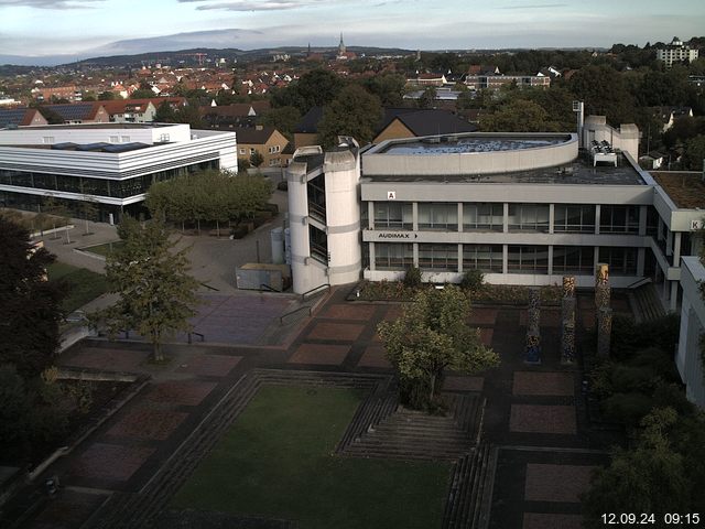 Foto der Webcam: Verwaltungsgebäude, Innenhof mit Audimax, Hörsaal-Gebäude 1