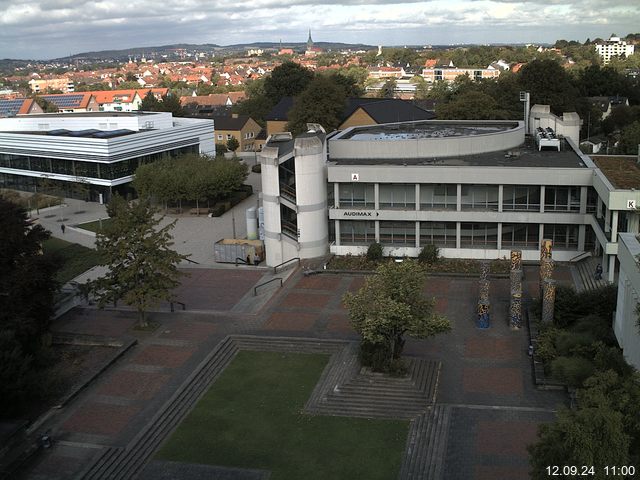 Foto der Webcam: Verwaltungsgebäude, Innenhof mit Audimax, Hörsaal-Gebäude 1