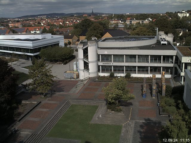 Foto der Webcam: Verwaltungsgebäude, Innenhof mit Audimax, Hörsaal-Gebäude 1