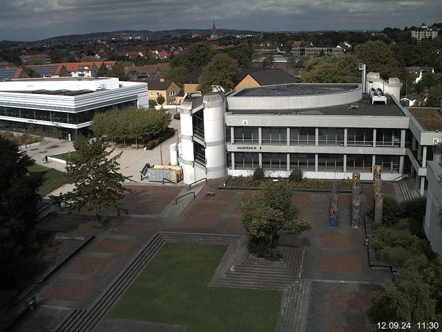 Foto der Webcam: Verwaltungsgebäude, Innenhof mit Audimax, Hörsaal-Gebäude 1