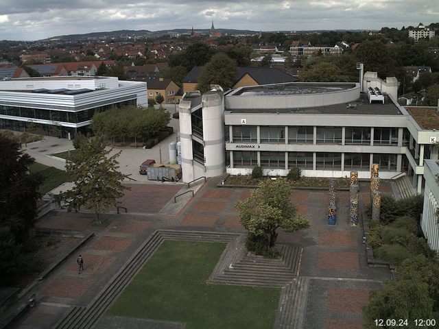 Foto der Webcam: Verwaltungsgebäude, Innenhof mit Audimax, Hörsaal-Gebäude 1