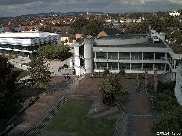 Foto der Webcam: Verwaltungsgebäude, Innenhof mit Audimax, Hörsaal-Gebäude 1