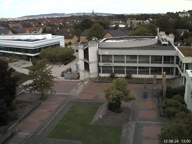 Foto der Webcam: Verwaltungsgebäude, Innenhof mit Audimax, Hörsaal-Gebäude 1