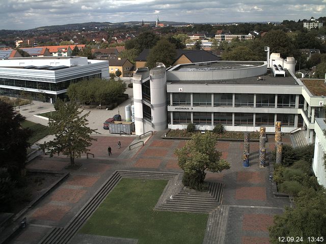 Foto der Webcam: Verwaltungsgebäude, Innenhof mit Audimax, Hörsaal-Gebäude 1