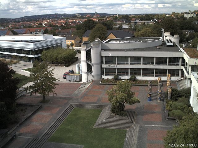 Foto der Webcam: Verwaltungsgebäude, Innenhof mit Audimax, Hörsaal-Gebäude 1