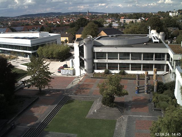 Foto der Webcam: Verwaltungsgebäude, Innenhof mit Audimax, Hörsaal-Gebäude 1