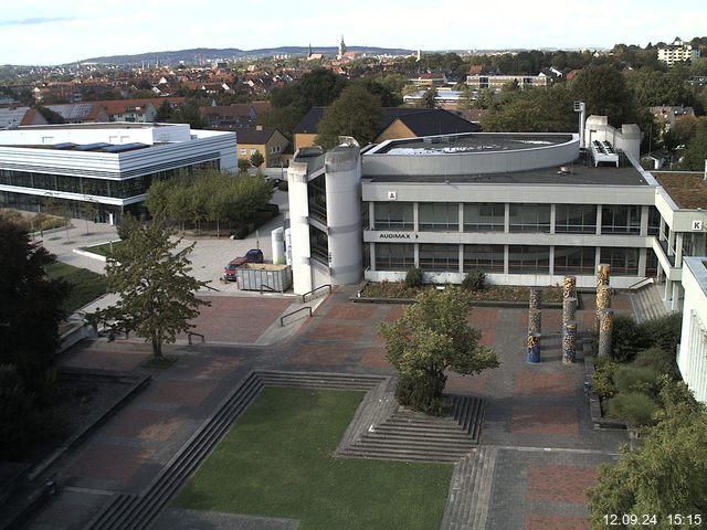 Foto der Webcam: Verwaltungsgebäude, Innenhof mit Audimax, Hörsaal-Gebäude 1