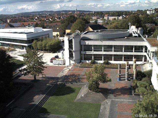 Foto der Webcam: Verwaltungsgebäude, Innenhof mit Audimax, Hörsaal-Gebäude 1