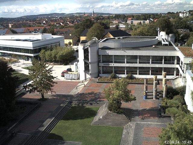 Foto der Webcam: Verwaltungsgebäude, Innenhof mit Audimax, Hörsaal-Gebäude 1