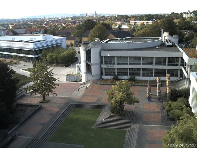 Foto der Webcam: Verwaltungsgebäude, Innenhof mit Audimax, Hörsaal-Gebäude 1