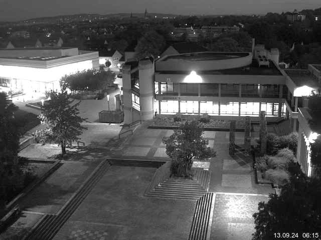 Foto der Webcam: Verwaltungsgebäude, Innenhof mit Audimax, Hörsaal-Gebäude 1