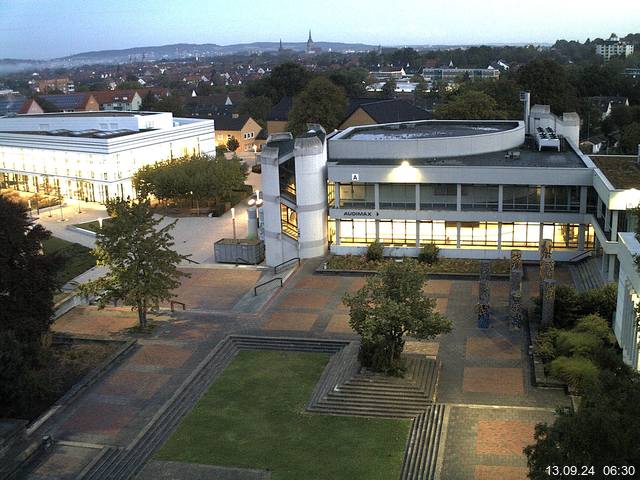 Foto der Webcam: Verwaltungsgebäude, Innenhof mit Audimax, Hörsaal-Gebäude 1