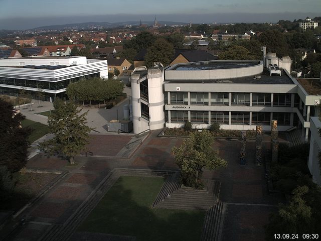 Foto der Webcam: Verwaltungsgebäude, Innenhof mit Audimax, Hörsaal-Gebäude 1