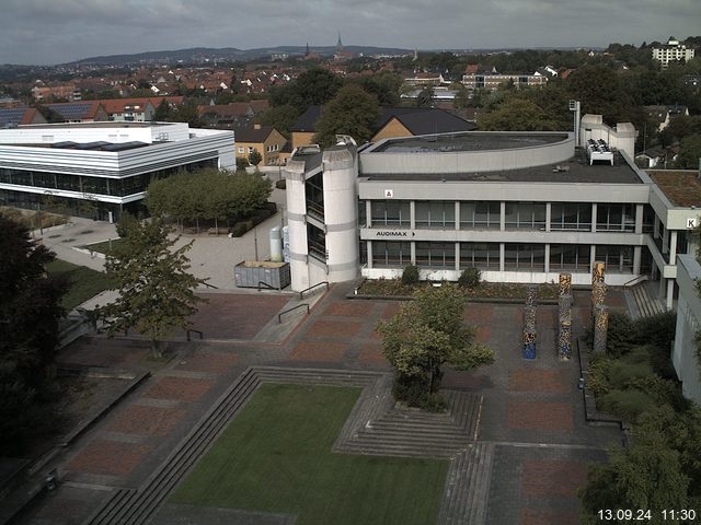 Foto der Webcam: Verwaltungsgebäude, Innenhof mit Audimax, Hörsaal-Gebäude 1