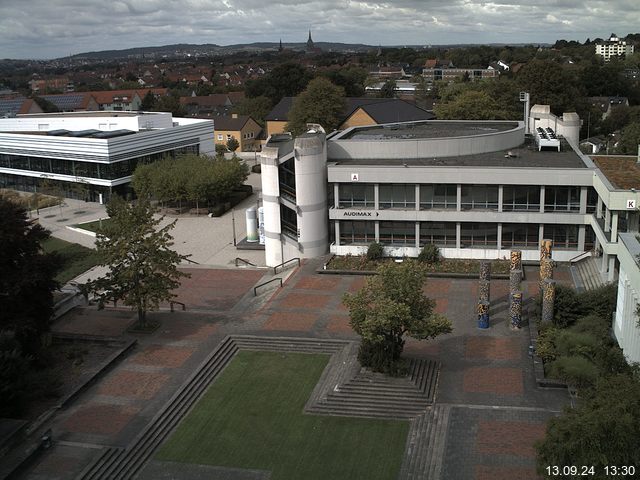 Foto der Webcam: Verwaltungsgebäude, Innenhof mit Audimax, Hörsaal-Gebäude 1