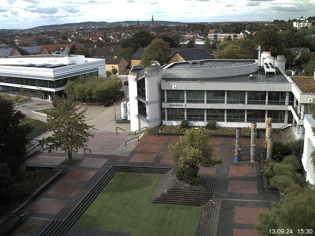 Foto der Webcam: Verwaltungsgebäude, Innenhof mit Audimax, Hörsaal-Gebäude 1