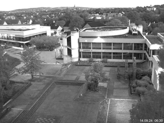 Foto der Webcam: Verwaltungsgebäude, Innenhof mit Audimax, Hörsaal-Gebäude 1