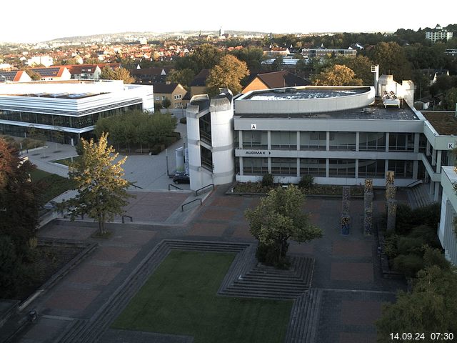 Foto der Webcam: Verwaltungsgebäude, Innenhof mit Audimax, Hörsaal-Gebäude 1