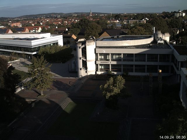 Foto der Webcam: Verwaltungsgebäude, Innenhof mit Audimax, Hörsaal-Gebäude 1