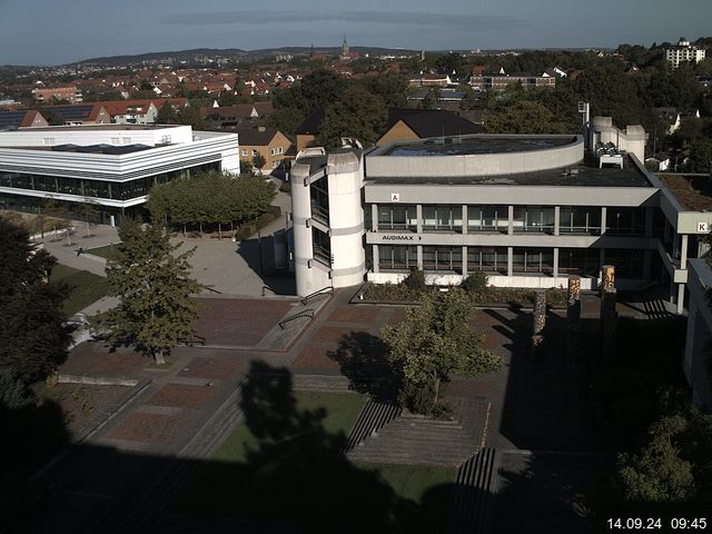 Foto der Webcam: Verwaltungsgebäude, Innenhof mit Audimax, Hörsaal-Gebäude 1