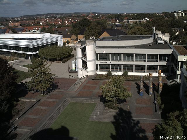 Foto der Webcam: Verwaltungsgebäude, Innenhof mit Audimax, Hörsaal-Gebäude 1