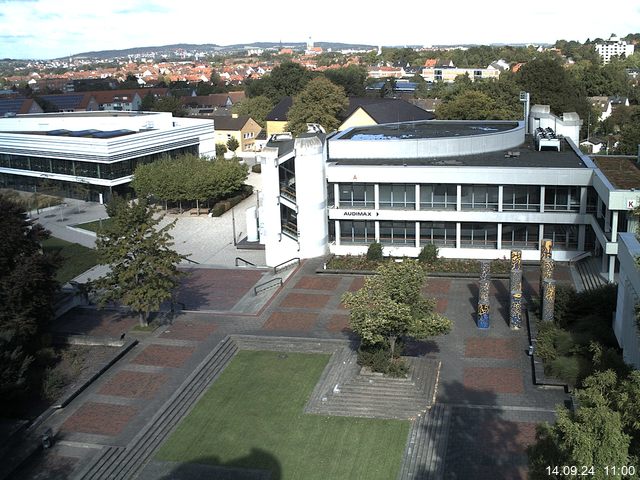 Foto der Webcam: Verwaltungsgebäude, Innenhof mit Audimax, Hörsaal-Gebäude 1