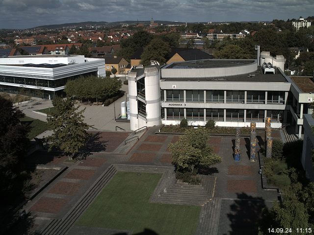 Foto der Webcam: Verwaltungsgebäude, Innenhof mit Audimax, Hörsaal-Gebäude 1