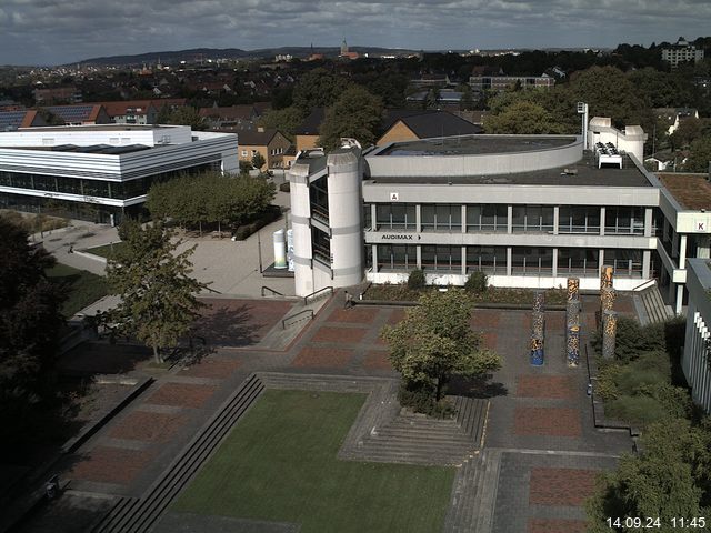 Foto der Webcam: Verwaltungsgebäude, Innenhof mit Audimax, Hörsaal-Gebäude 1