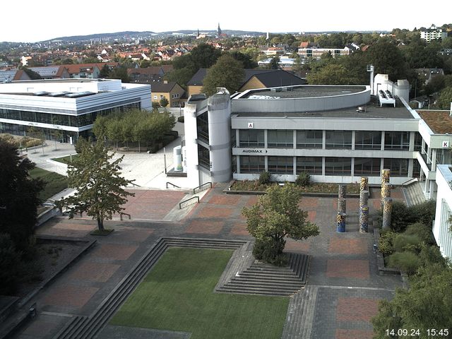 Foto der Webcam: Verwaltungsgebäude, Innenhof mit Audimax, Hörsaal-Gebäude 1